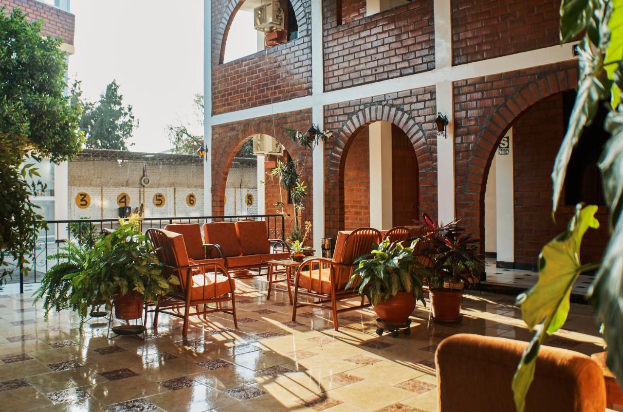 Bris Hotel Gobernadora Bagian luar foto